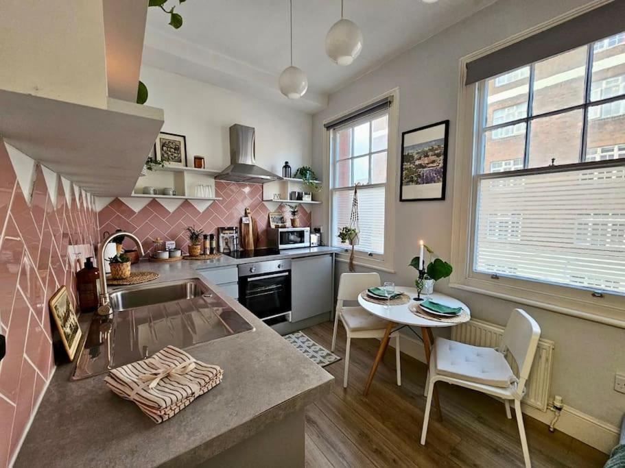 Beautiful And Spacious Flat Londres Exterior foto